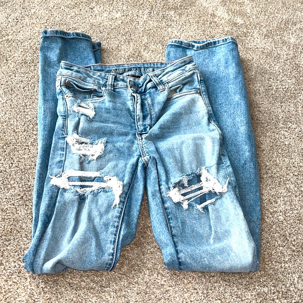 AMERICAN EAGLE DISTRESSED FLARE JEANS